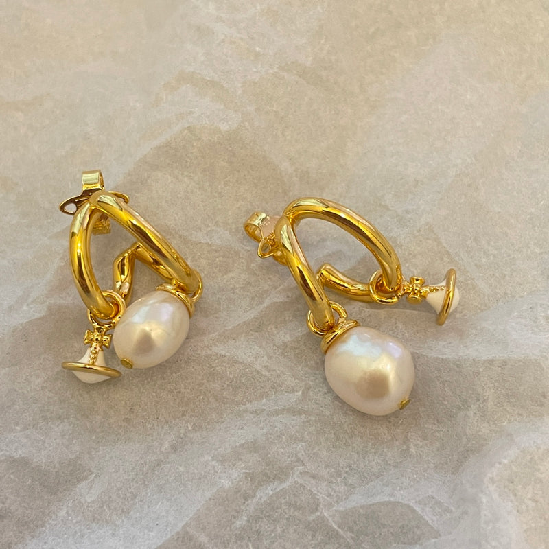 Specific natural shaped pearl earrings 02566