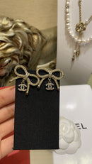 Bow hanging double c earrings 02457