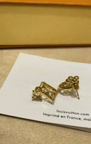 Hollow floral asymmetrical gold stud earrings  02411