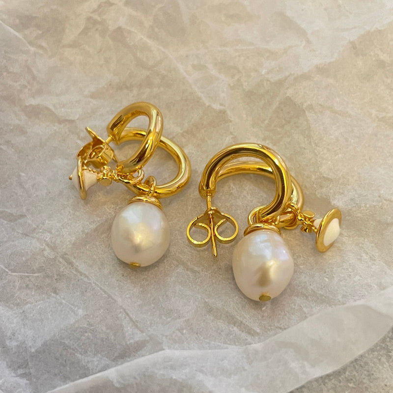 Specific natural shaped pearl earrings 02566