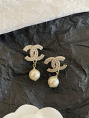 Classic double C pearl earrings  02364