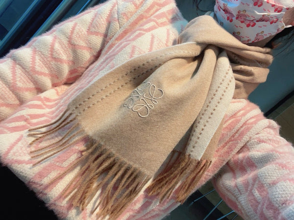 Touch the heart of the soft scarf  02373