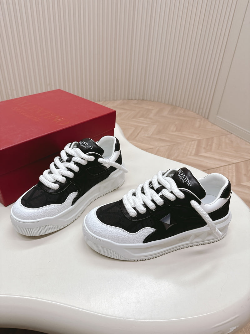 New pair of casual thick sole sneakers 02806