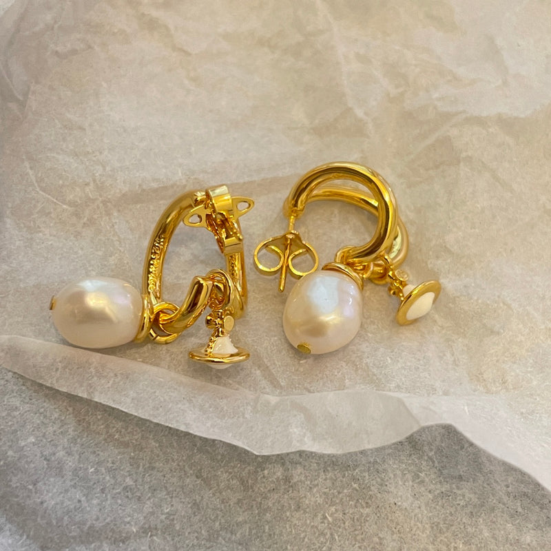 Specific natural shaped pearl earrings 02566