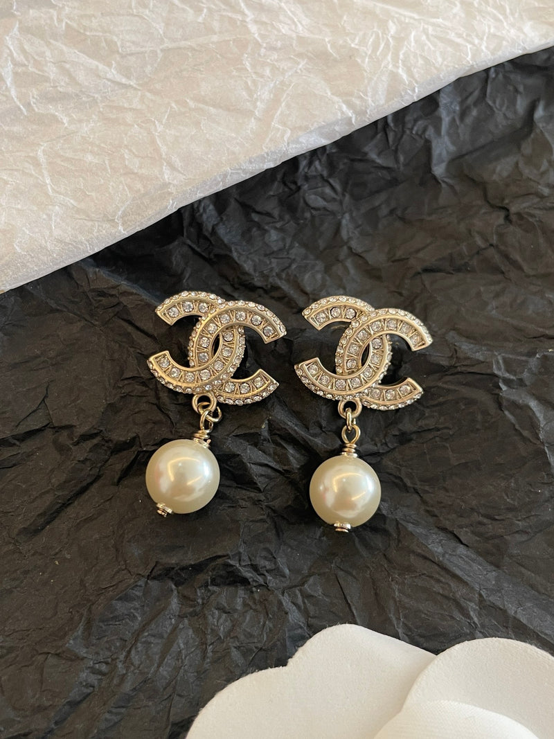 Classic double C pearl earrings  02364