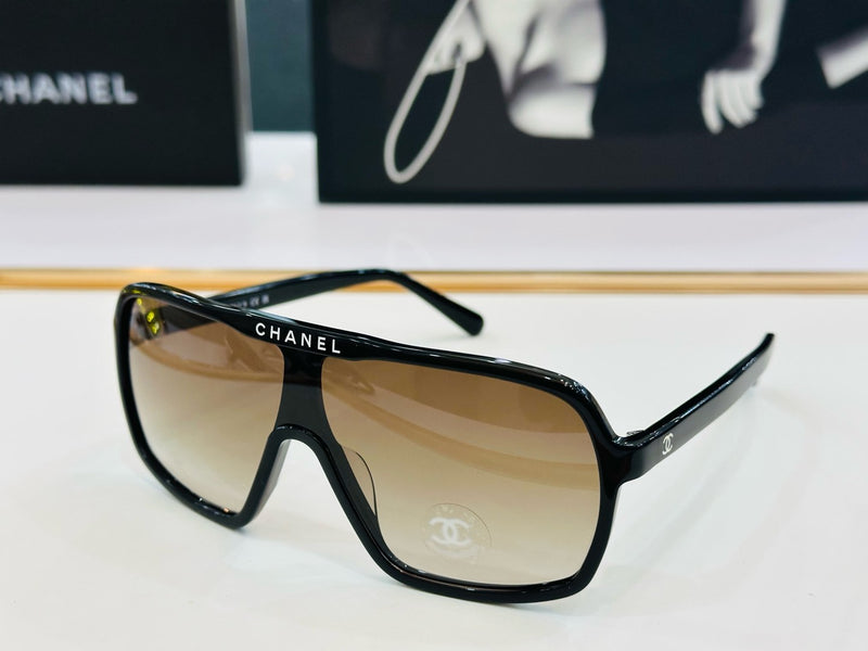 Uniquely designed stylish sunglasses 02833