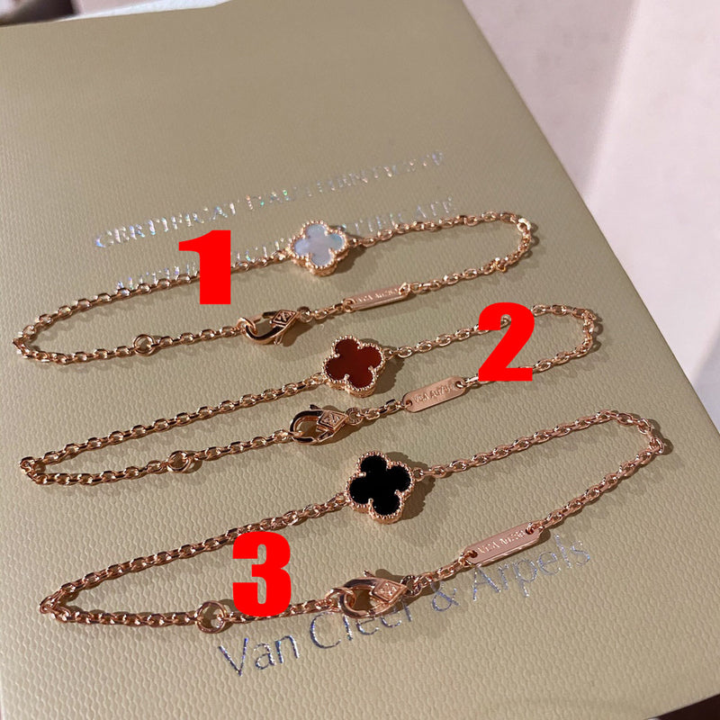 Four-leaf clover bracelet 02822