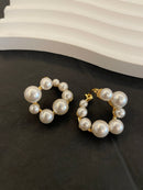 Large and small pearl earrings 02699