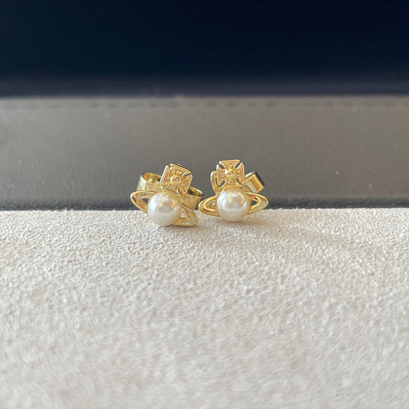 Small Saturn stud earrings 02251