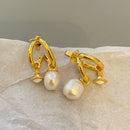 Specific natural shaped pearl earrings 02566