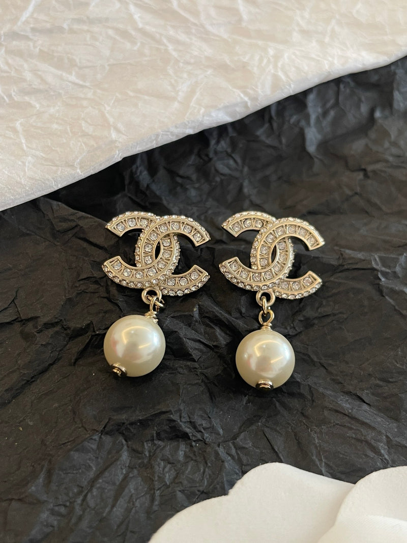 Classic double C pearl earrings  02364