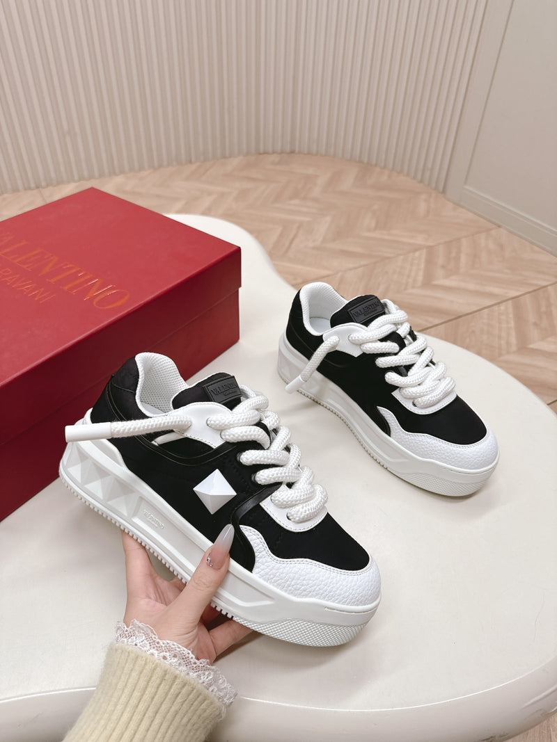 New pair of casual thick sole sneakers 02806