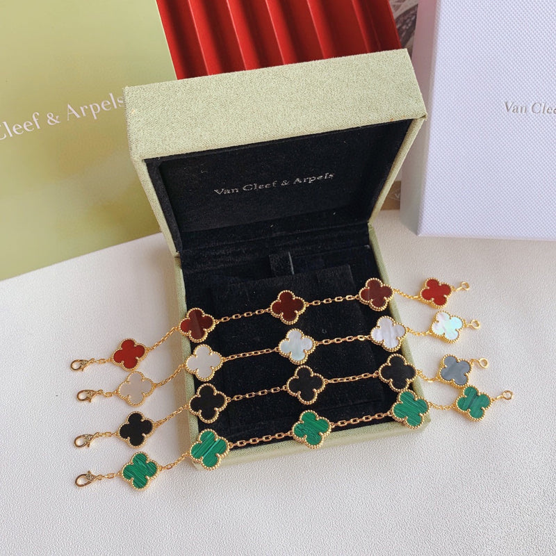 Four-leaf clover bracelet 02828