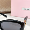 stylish glasses 02838