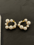 Large and small pearl earrings 02699