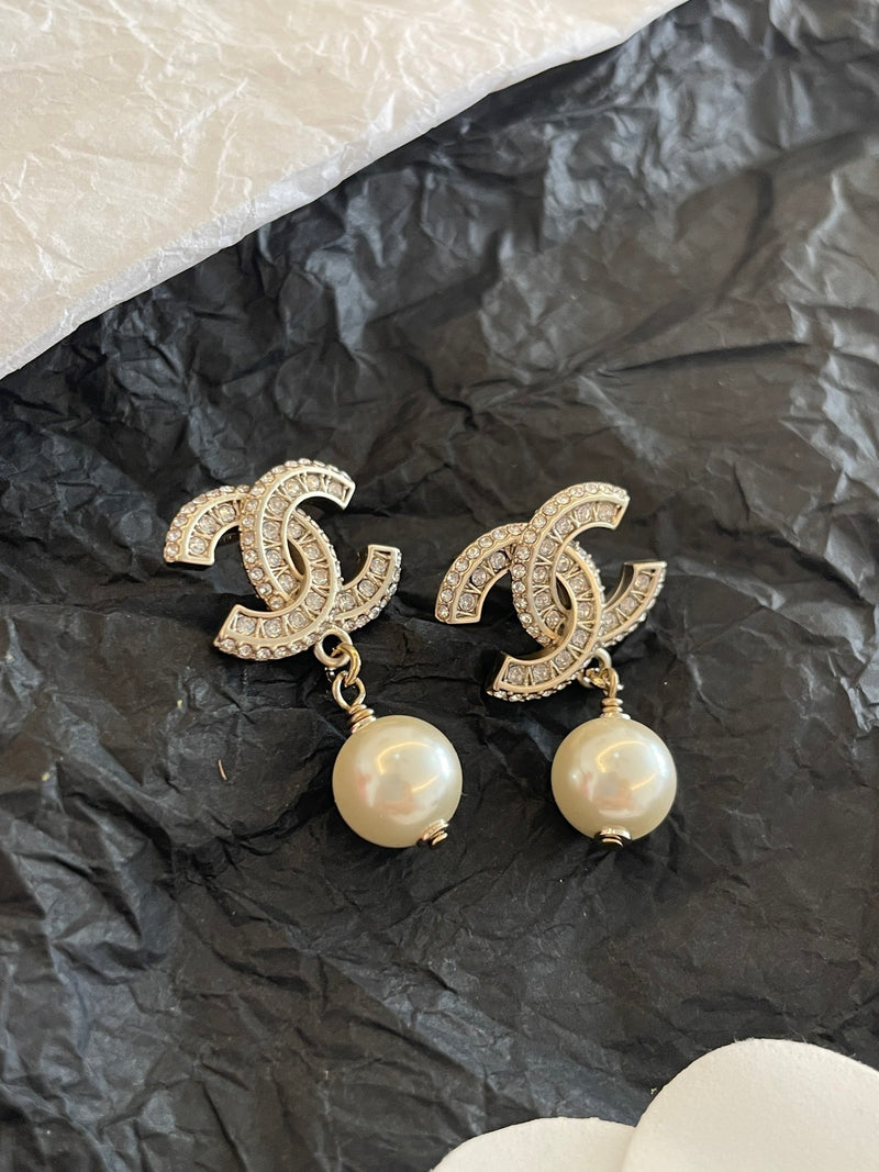 Classic double C pearl earrings  02364