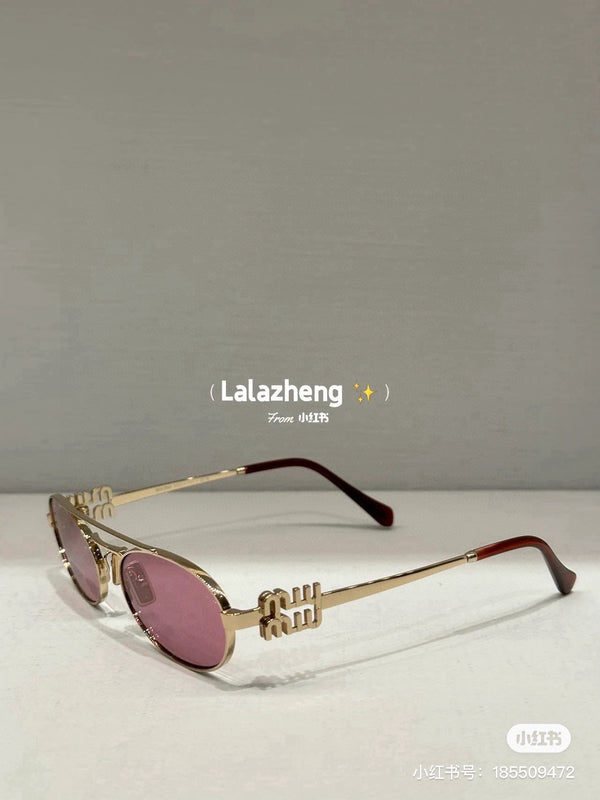 stylish glasses 02840