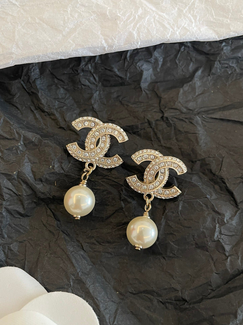 Classic double C pearl earrings  02364